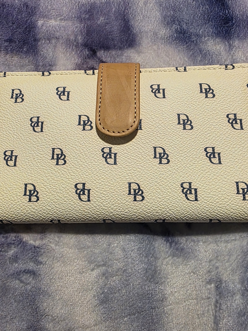 Dooney & Bourke Cream Logo Tote with Matching Wallet, Wristlet and Cardholder - Picture 7 of 13